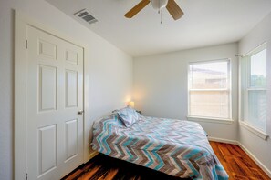 3 Schlafzimmer, Schreibtisch, Bügeleisen/Bügelbrett, Internetzugang