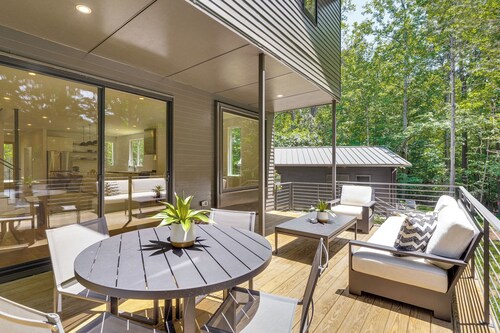 Bike to Dtwn Hillsborough! Modern Home w/ Yard