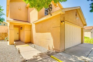 Exterior - Walkable Home w/ Dog-Friendly Yard in Albuquerque! (Albuquerque)