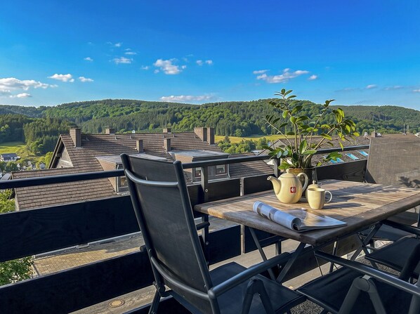 Outdoor dining - Vrbo Property (Winterberg)
