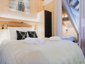 5 soverom, strykejern/-brett, reiseseng for barn og internettilgang