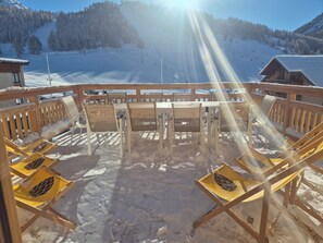 Outdoor dining - Vrbo Property (Montgenèvre)