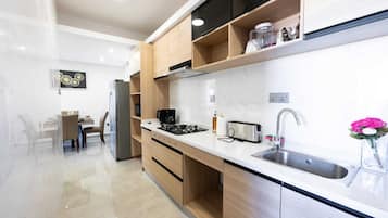 Classic Apartment, Balcony, City View | Private kitchen | Full-size fridge, microwave, oven, stovetop
