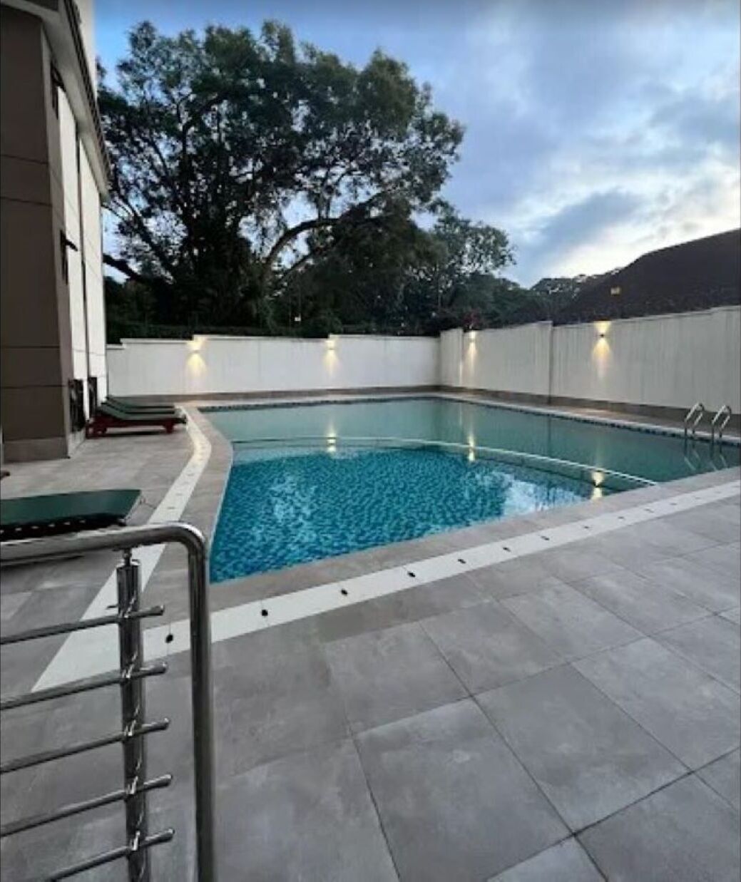 Una piscina cubierta