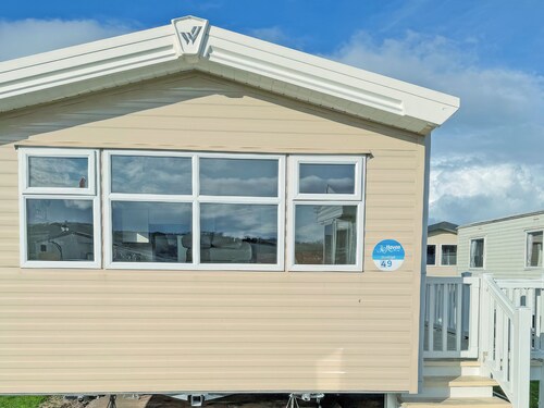 The Beach Hut - UKC9554