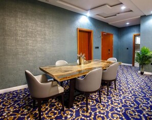Suite – president, 3 soverom, balkong, byutsikt | Spiseområde
