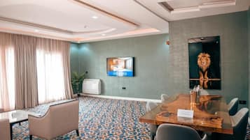Presidential Suite, 3 Bedrooms, Balcony, City View | Dining
