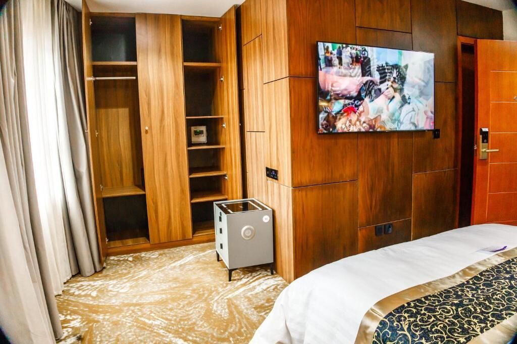 Suite – deluxe | Safe på rommet, blendingsgardiner, lydisolert og wi-fi (inkludert)