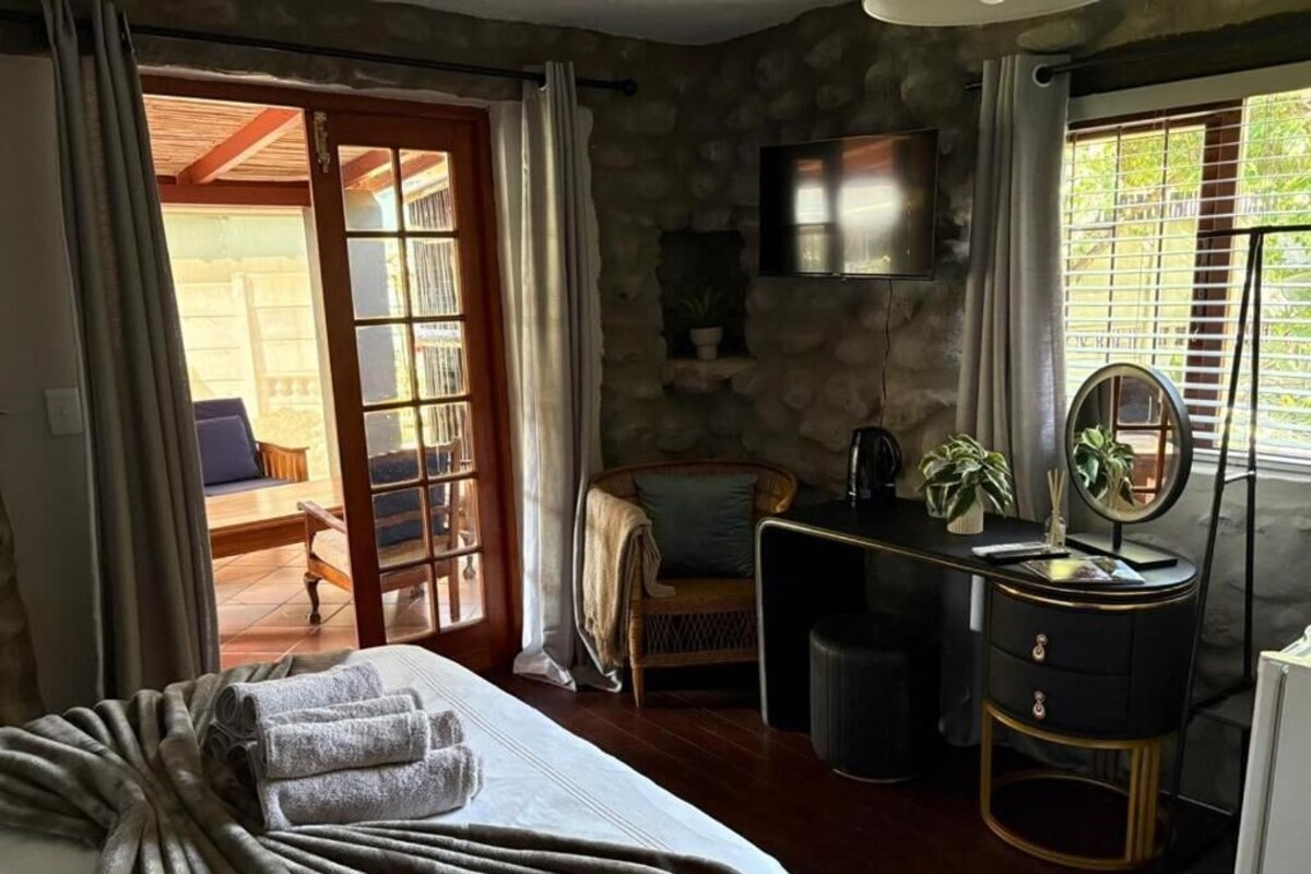 Habitació doble estàndard, pati | Caixa forta a l'habitació i wifi gratuïta 