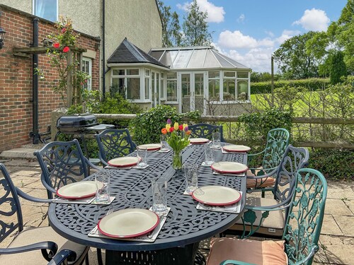 4 bedroom accommodation in Ashbourne