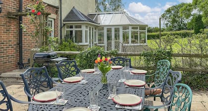 4 bedroom accommodation in Ashbourne