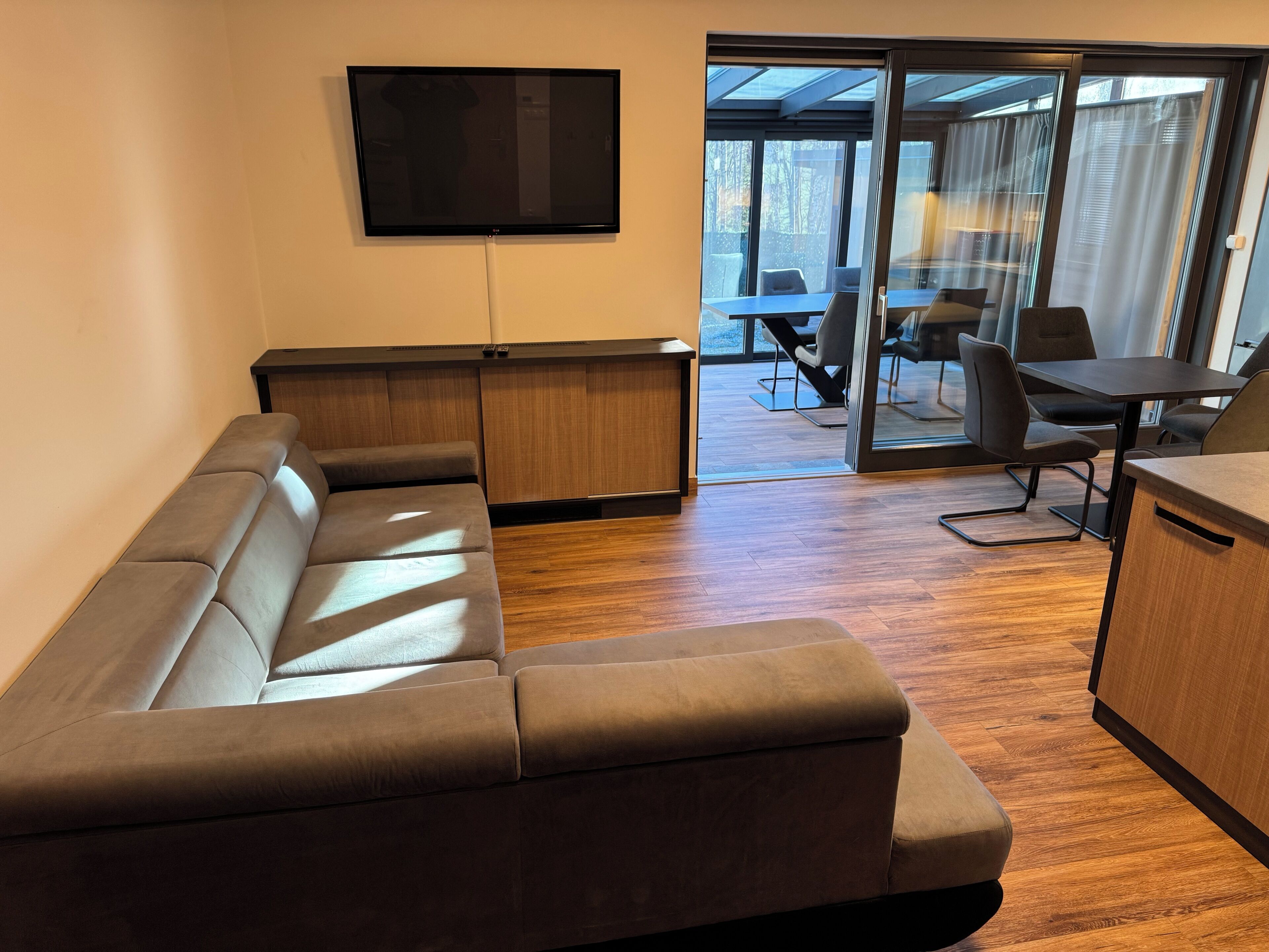 Superior Apartment, Garden View | Living area