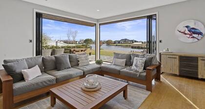 2BR Relax at Lake Hood Luxury Canal Home with Jetty