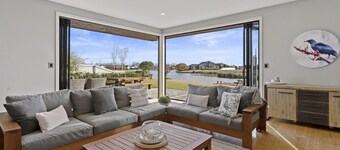 2BR Relax at Lake Hood Luxury Canal Home with Jetty