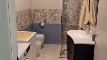 Basic-Apartment, Bergblick | Badezimmer