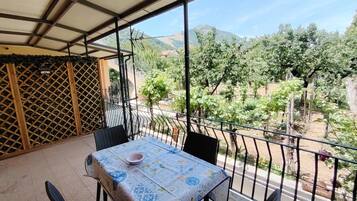 Basic-Apartment, Stadtblick | Terrasse/Patio