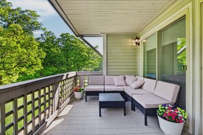 Property grounds - Wintergreen Retreat | Golf | Sleeps 12 | Pets OK (Wintergreen Resort)