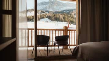 Superior Double Room, Balcony, Mountain View | Interior