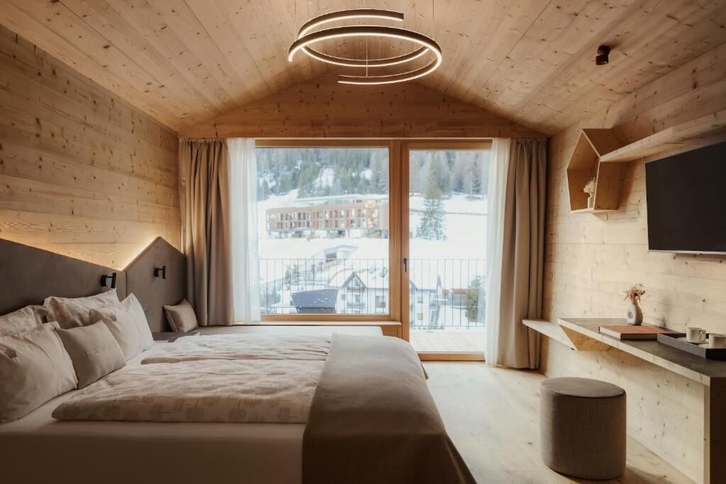 Deluxe Double Room, Balcony, Mountain View | Desk, laptop workspace, free WiFi, wheelchair access