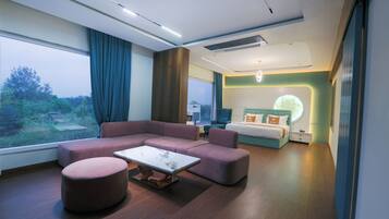 Studio Suite, City View | In-room safe, desk, laptop workspace, blackout curtains