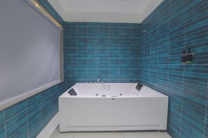 Studio Suite, City View | Bathroom - Hotel Nova Platinum Ujjain (UJJAIN)
