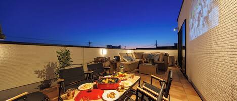 Outdoor dining