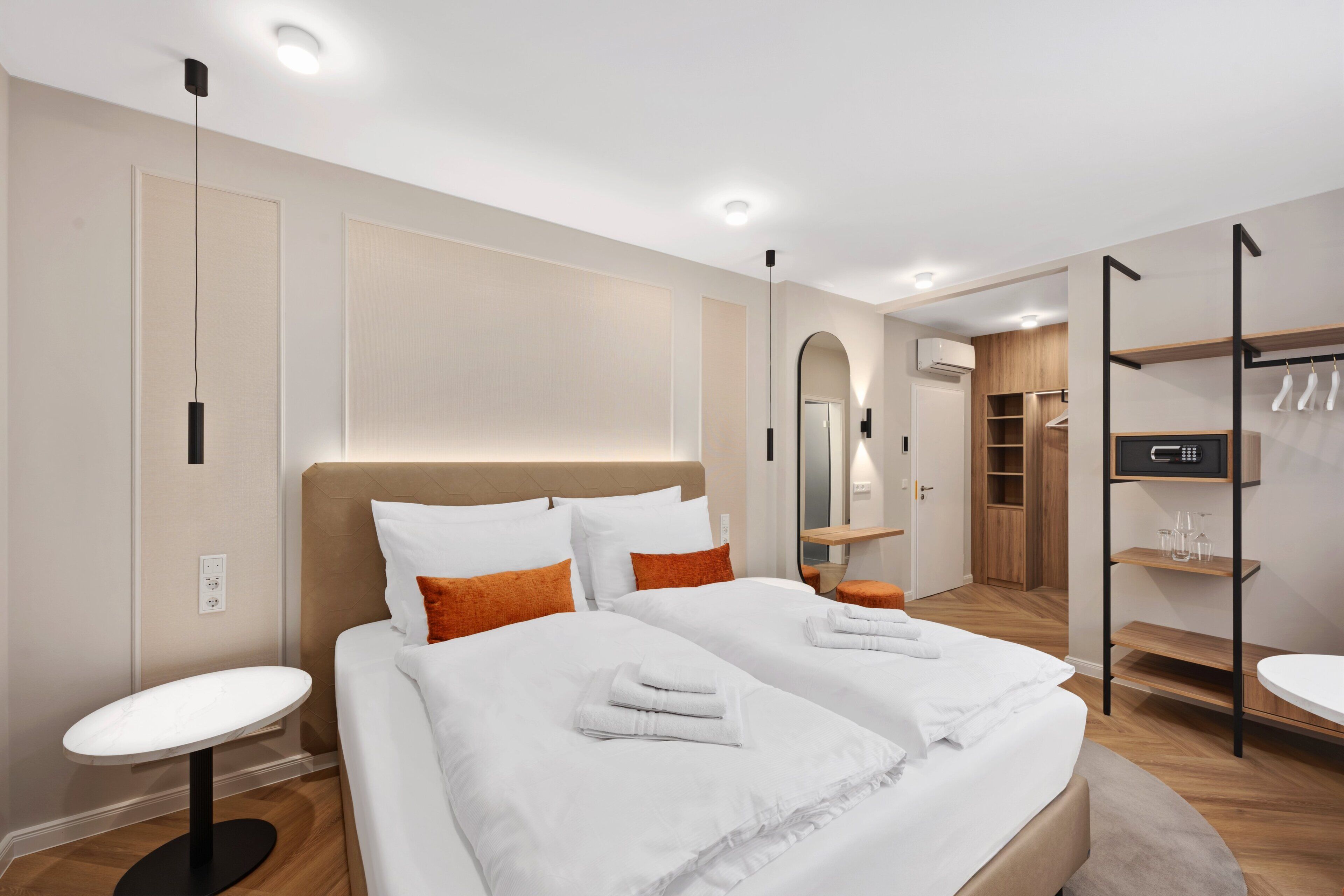Deluxe-Doppelzimmer, Gartenblick | Zimmersafe, Schreibtisch, laptopgeeigneter Arbeitsplatz