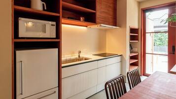 Fridge, microwave, stovetop, cookware/dishes/utensils