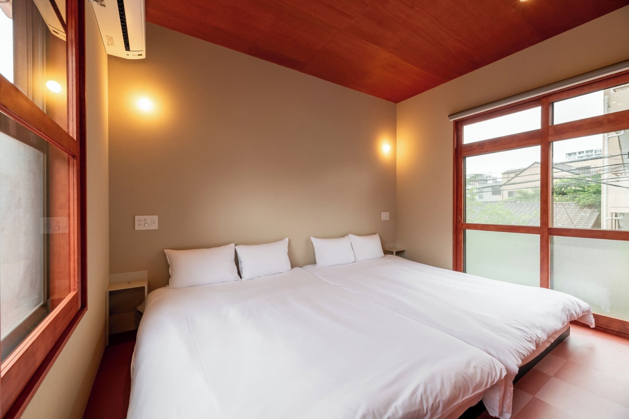 Free WiFi, bed sheets