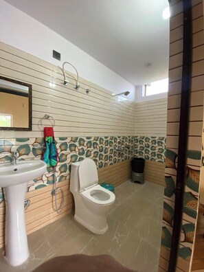 Shower, free toiletries, towels - The Mount Breeze Bhimtal (Bhimtal)