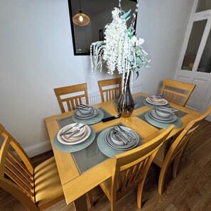 Dining - Homely Stay Eastville Bristol (Bristol)