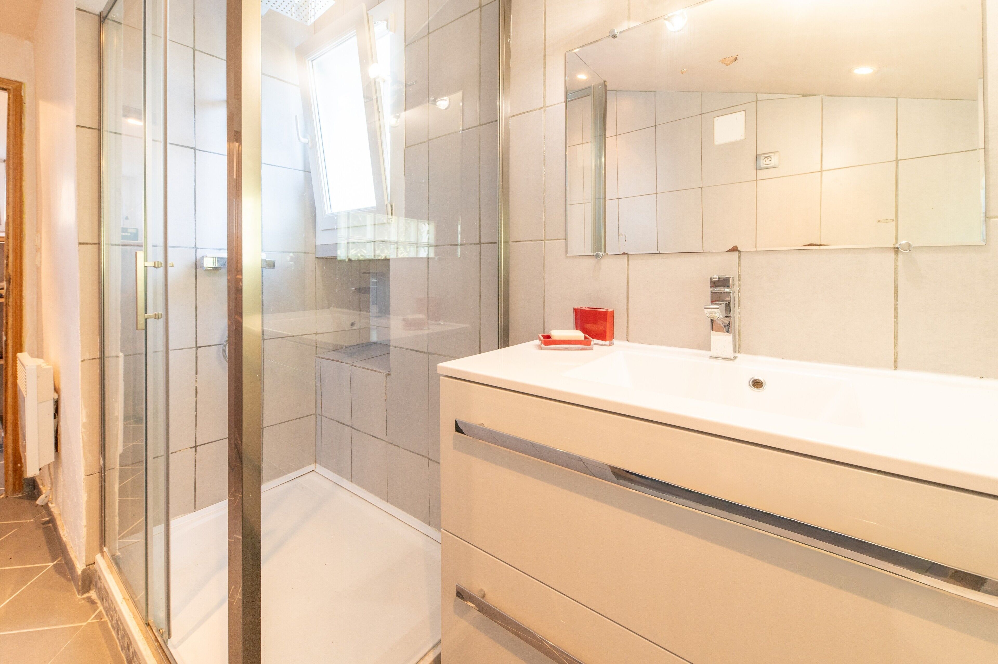 Shower, towels