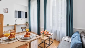 Studio trung tâm thành phố, 1 giường đôi và sofa giường, không hút thuốc | Khu phòng khách