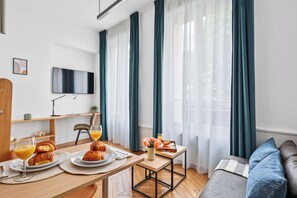 City-Studio, 1 Doppelbett und Schlafsofa, Nichtraucher | Wohnbereich