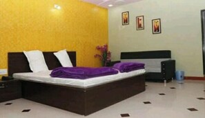 Superior Double Room, City View | Desk, free WiFi
