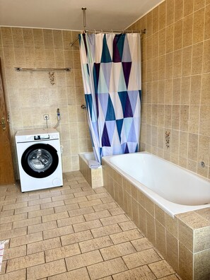 Bathroom - Vrbo Property (Flintsbach am Inn)