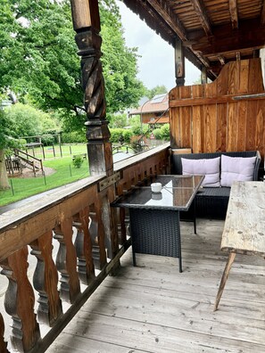 Outdoor dining - Vrbo Property (Flintsbach am Inn)