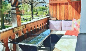 Property grounds - 90 m² Alpenglück with hotel comfort: use of sauna/whirlpool/breakfast can be booked additionally (Flintsbach am Inn)