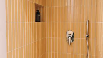 Dusche, Haartrockner, Handtücher, Seife