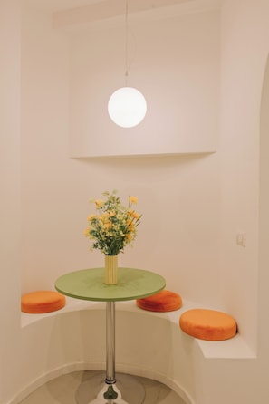 Interior - Colorful studio in tiny house next to Lake Como (Sala Comacina)