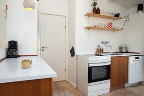 Cafetière/bouilloire, four, lave-vaisselle
