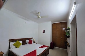 Comfort Single Room | Laptop workspace, iron/ironing board, free WiFi - Cassa Stay - Vasant Kunj  (New Delhi)
