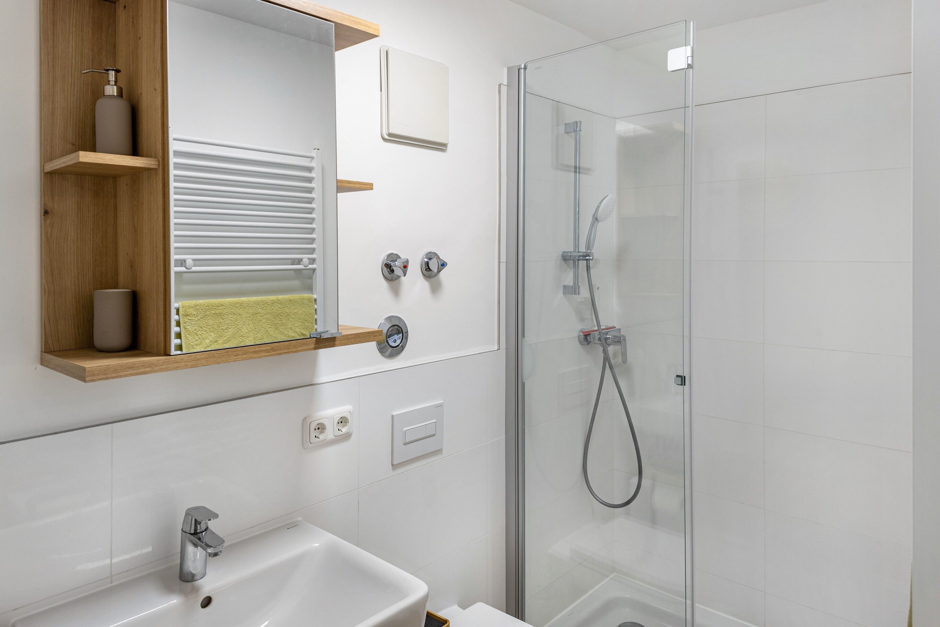 Dusche, Haartrockner, Handtücher