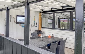 Outdoor dining - Awesome home in Thyborøn with WiFi (Thyborøn)