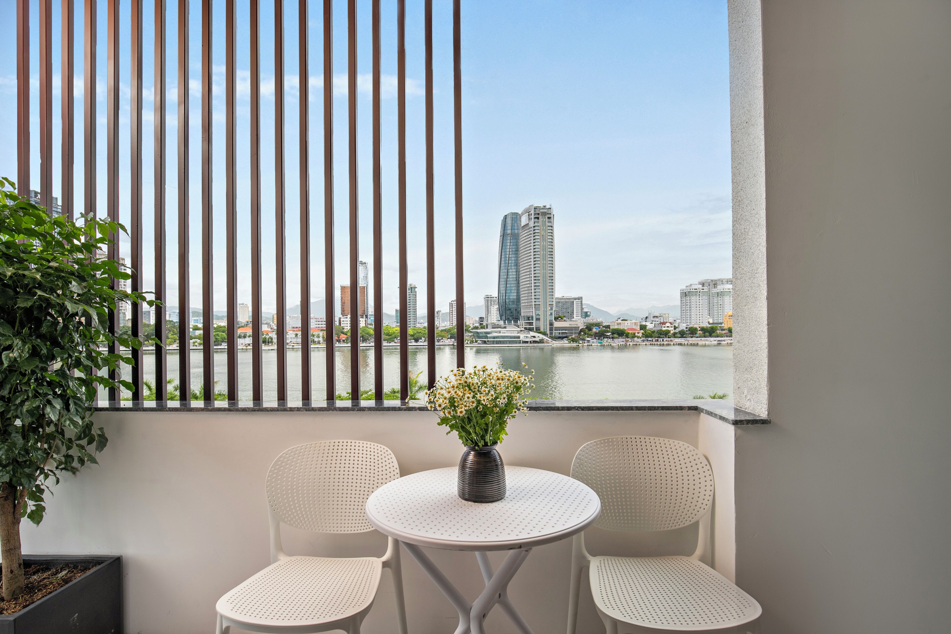 Premier Apartment, Balcony, River View