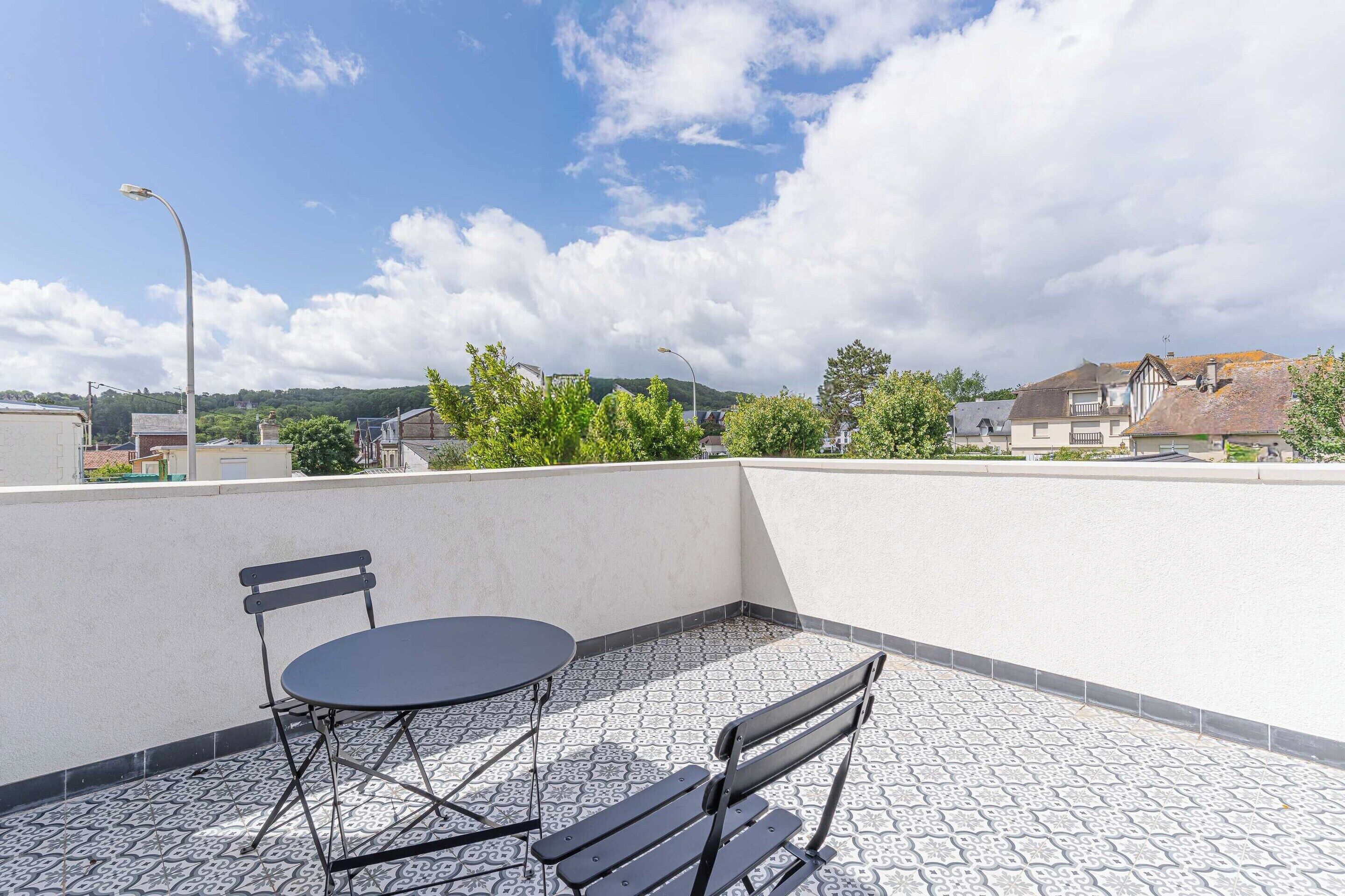 Apartment | Outdoor dining