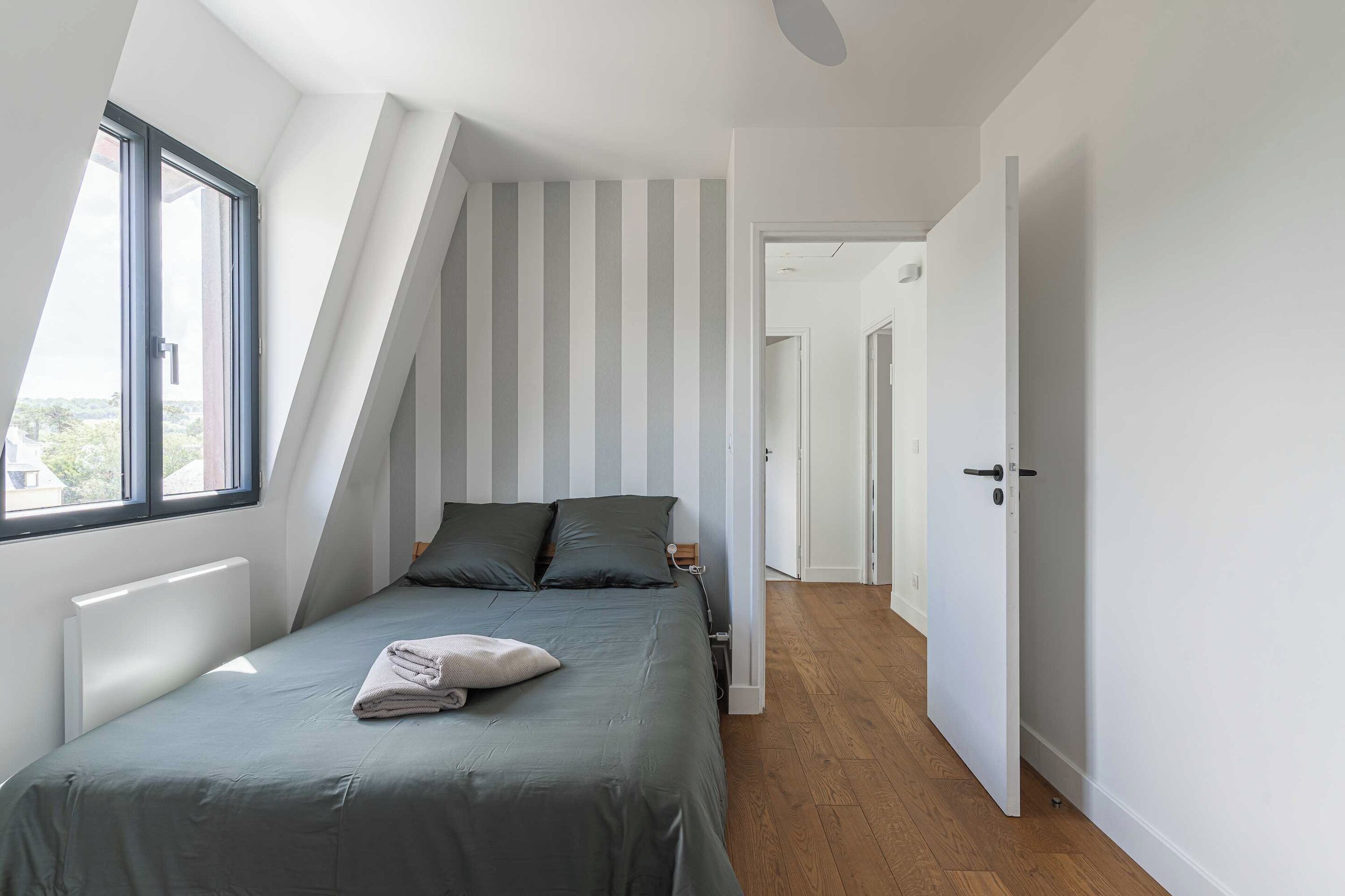 Apartment | 5 bedrooms, laptop workspace, iron/ironing board, bed sheets