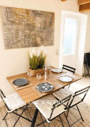 Dining - Vrbo Property (Quettehou)