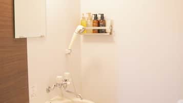 Asciugacapelli, asciugamani, sapone, carta igienica