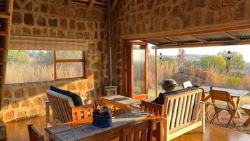 Bungalow - uteplats - sjöutsikt | Restaurang utomhus